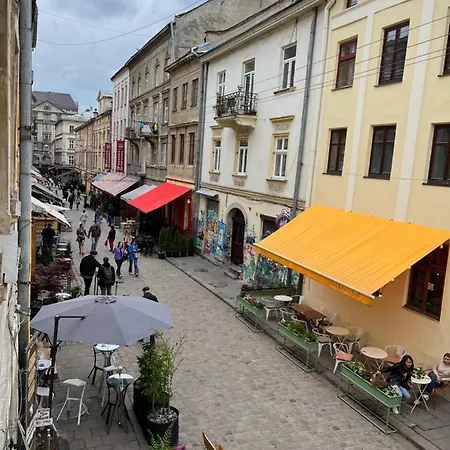 Cozy Loft на староєврейській 24